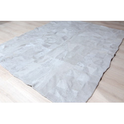 paklājs no kažokādas gabaliņiem, īsa vilna